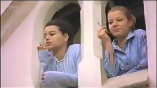 Cosma Shiva Hagen smokes смотреть онлайн