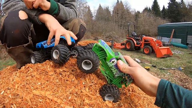 Monster Trucks King of the Hill! смотреть онлайн