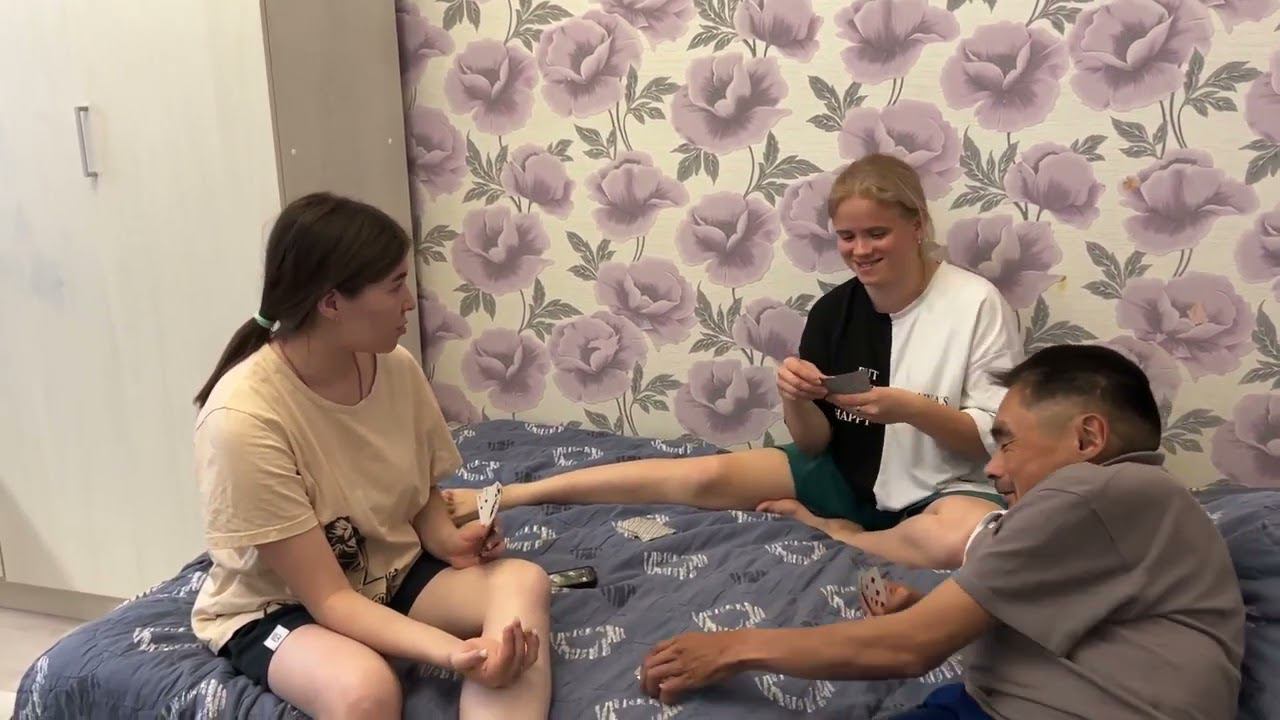 МЛАДШИЕ ГОТОВЯТ, А СТАРШИЕ ИГРАЮТ. Я НЕРВНИЧАЮ. 18.05.24. смотреть онлайн