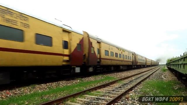 Single Line Train Crossings in Pure Diesel Section смотреть онлайн