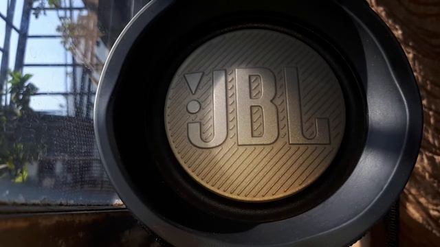 JBL Xtreme 2 Bass Test 60% Volume! смотреть онлайн