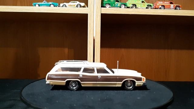 White box 1972 Ford LTD Country Squarer Wagon 1:43 смотреть онлайн