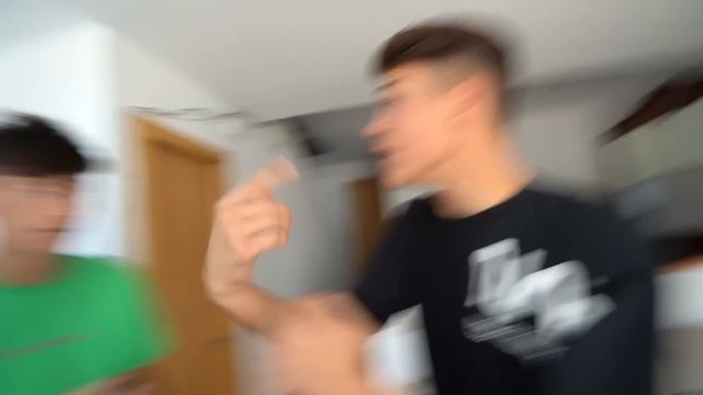 HAY un TUNEL SECRETO en NUESTRA CASA donde VIVE un VAGABUNDO! смотреть онлайн