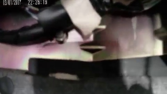 Замена салонного фильтра Mazda Axela_3_04.16.2013 смотреть онлайн