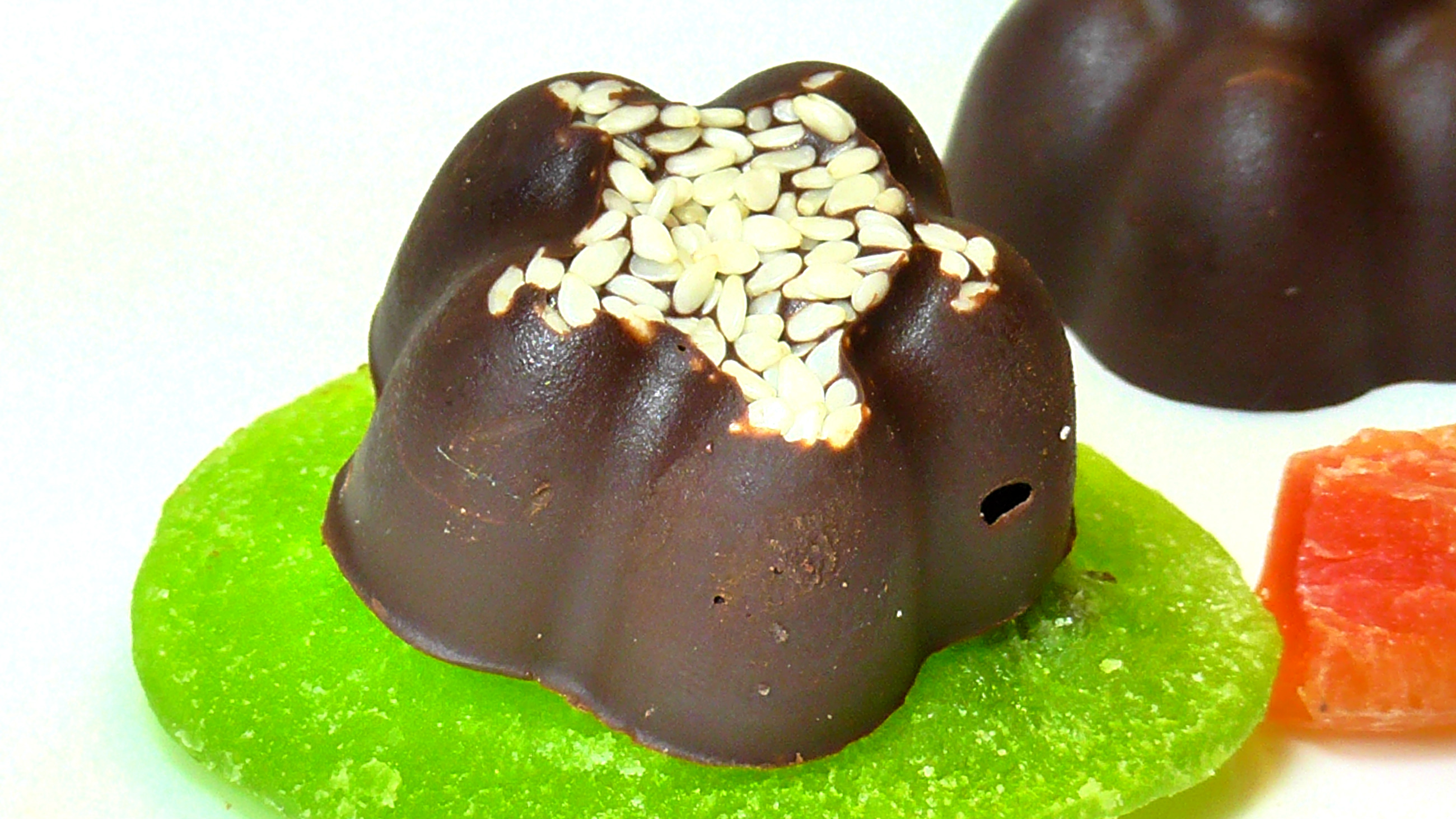 КАК СДЕЛАТЬ ШОКОЛАДНЫЕ КОНФЕТЫ ВКУСНО И БЫСТРО. смотреть онлайн