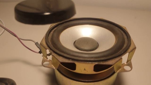 (4K60) Creative inspire T10 woofer excursion test смотреть онлайн