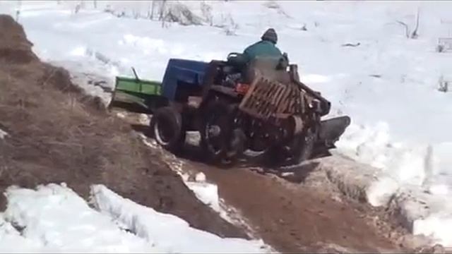 Трактор - тайфун, Форсаж косогоров, по льду! смотреть онлайн