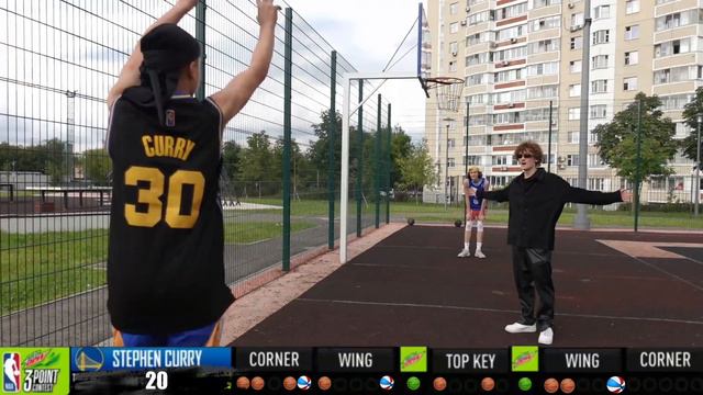 14-ЛЕТНИЙ ДВОЙНИК КАРРИ / МАЛЕНЬКИЙ КАРРИ смотреть онлайн