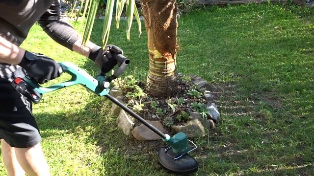 Bosch EasyGrassCut 18 18V Cordless Grass Trimmer (Tool Review) смотреть онлайн