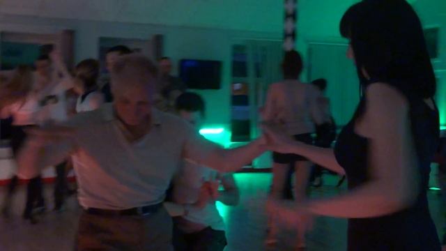 Бачата с Дмитрием Мызниковым в "Эдиссе" смотреть онлайн