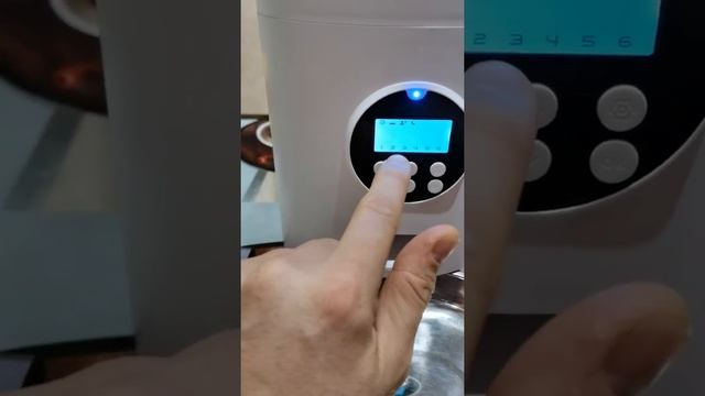 Автоматическая кормушка для кошек и собак TuttoTuo, 3л, белый смотреть онлайн