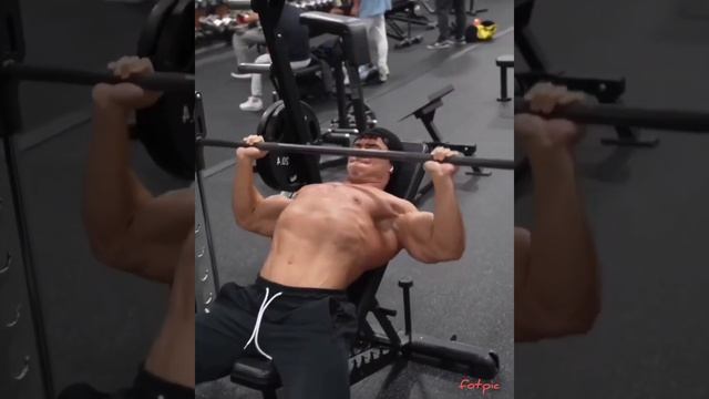 3 эффективных упражнений для тренировки мышц груди смотреть онлайн
