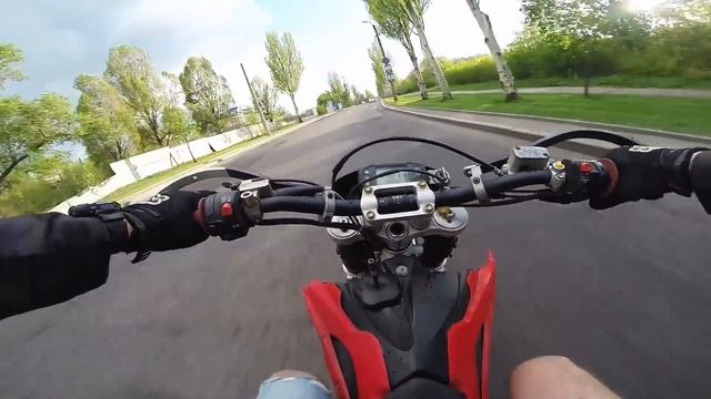 ЭНДУРО ПОКАТУШКИ | МОЙ ПЕРВЫЙ РАЗ НА HUSQVARNA TC 450 | ENDURO | ЕЗДА ПО ГОРОДУ НА МОТО смотреть онлайн