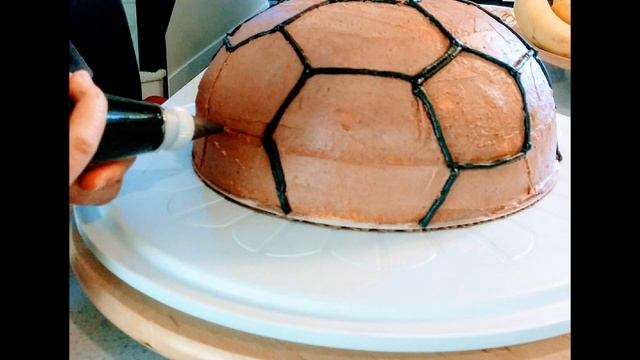 Dancey Cake - Easy Buttercream Frosting Soccer Ball Cake смотреть онлайн