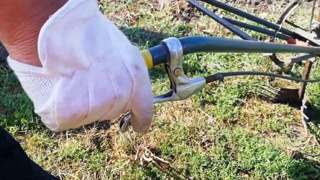 Мотоблок своими руками с БЕНЗОПИЛЫ. Мотокультиватор самодельный. КОПАЕМ КАРТОШКУ смотреть онлайн