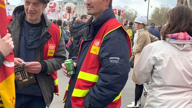 Париж: Макрон, убирайся! смотреть онлайн