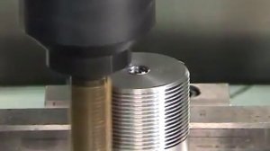 Нарезание наружной резьбы гребенчатой фрезой Seco