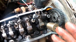 Замена сальников (маслосъемных колпачков) клапанов на классике ВАЗ 2106.