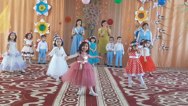 Айша "Попито" әнін шырқауда смотреть онлайн