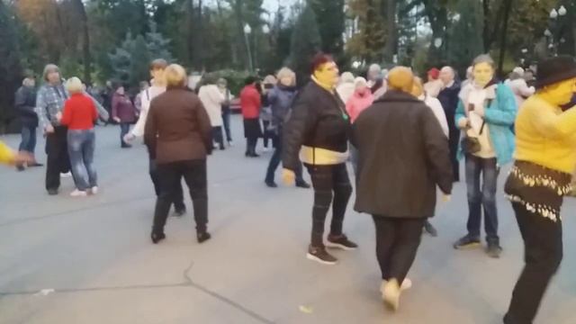 Харьков, танцы в парке, "Для тебя на небе светят звёзды" смотреть онлайн
