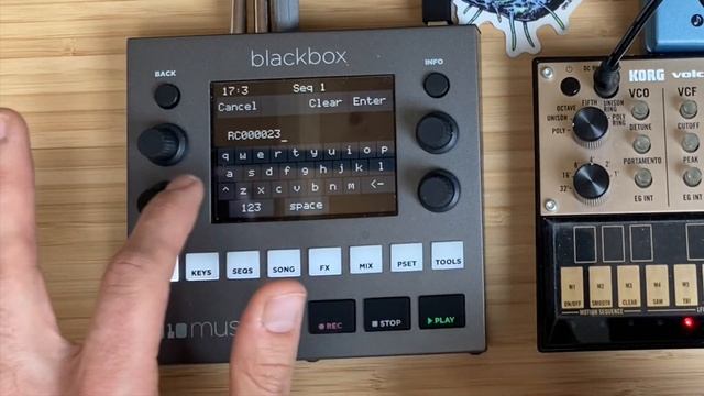 1010music Blackbox Tip: Using the Slicer to create a drum kit and save space смотреть онлайн