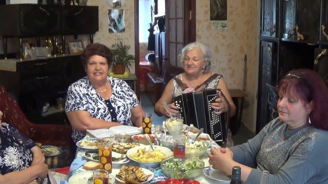 Подруги Люда и Валя - Когда - то песни матери нам пели смотреть онлайн