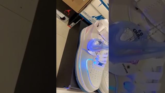 Nike Air Force 1 Mid LX UV Reactive смотреть онлайн