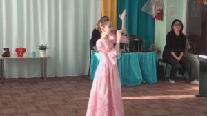 Исполнение песни Наташи Королевой - Маленькая страна