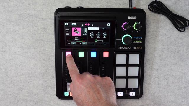 RODE RodeCaster Duo - Build Quality - Screen Buttons Faders смотреть онлайн