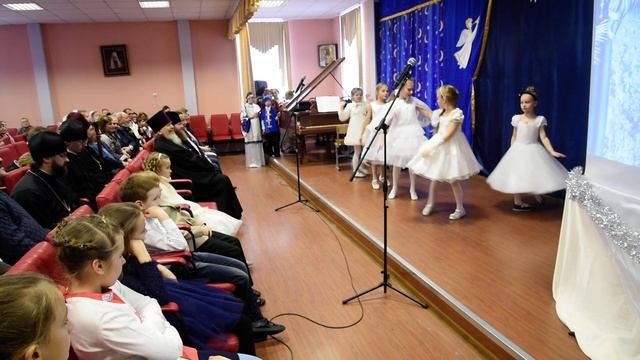 Танец снежинок-фрагмент Рождественского спектакля 2019 смотреть онлайн