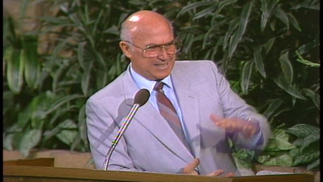 PASTOR CHUCK SMITH - THE ETERNAL OMNISCIENT GOD - PSALM 90:1-4 — August 27, 1989 смотреть онлайн