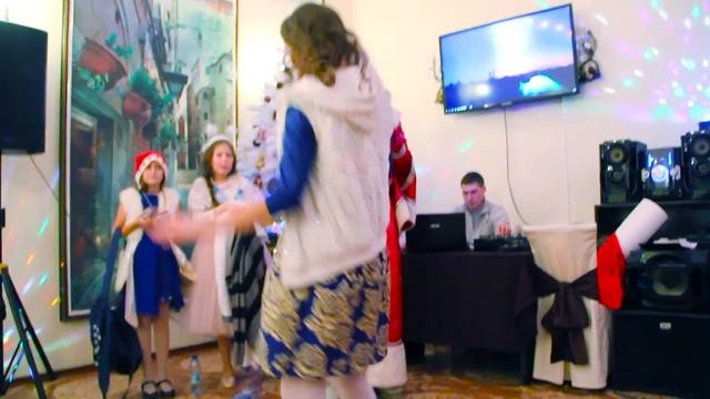 Новогодний детский утренник. Новогодние елочки. Банкетный зал Шекспир смотреть онлайн