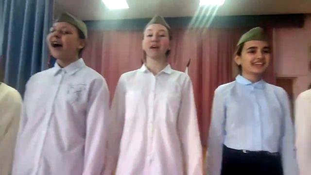 "Идëт солдат по городу", Исполняет: Вокальный ансамбль "Камертон", 12 лет смотреть онлайн