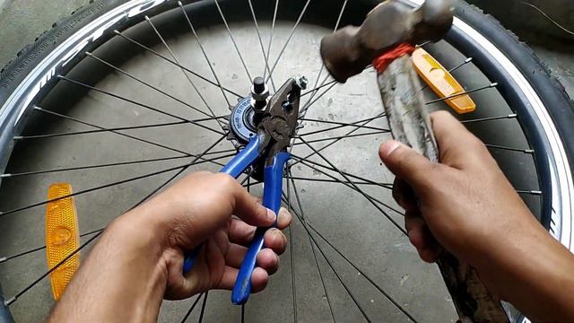 How to open a freewheel without any tools || Remove cycle freewheel at home || Open freewheel смотреть онлайн