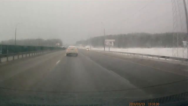 Автомобиль ГАИ столкнулся с двумя легковушками смотреть онлайн