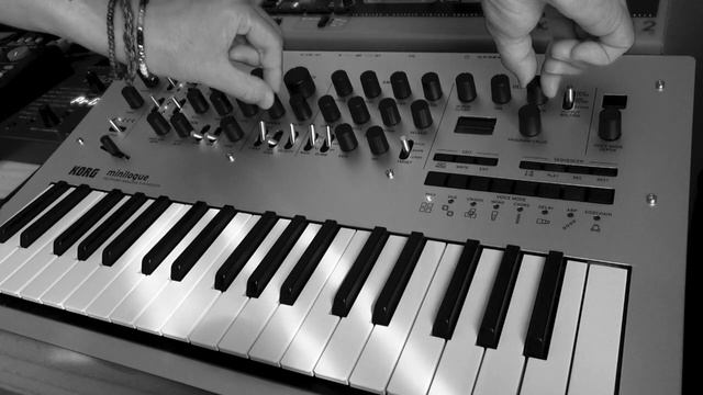 KORG minilogue dub techno смотреть онлайн