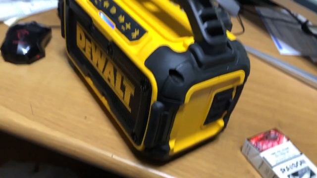 DEWALT DCR010 20V Max Bluetooth Jobsite Speaker смотреть онлайн