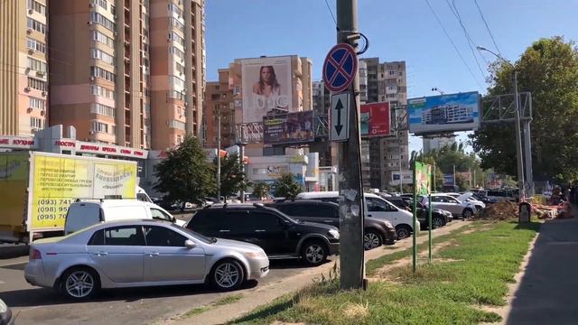 Как из-за 40 человек возникает пробка на Таирова? смотреть онлайн