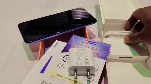 Tecno Spark Go Mbile Unboxing смотреть онлайн