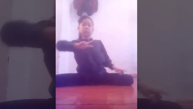 ставьте лайки потому что я сняла пожалуйста поставьте мне лайк потому что я старалась очень смотреть онлайн