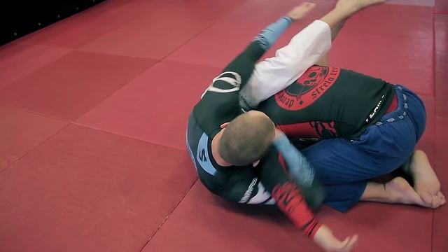 Drill BJJ их использование.Обратный треугольник ногами. смотреть онлайн