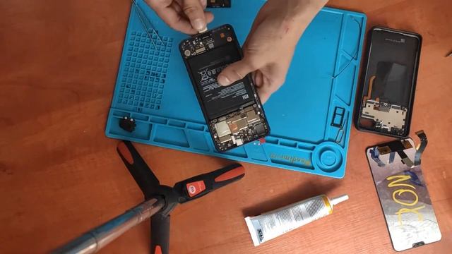 Ремонт Xiaomi Mi 8 Lite, замена дисплейного модуля. Замена AMOLED матрицы. смотреть онлайн