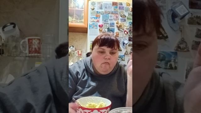 ем картошку и кильку солёненькую ем и худею ??☕??????