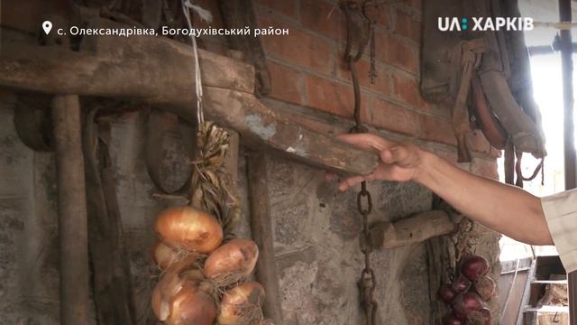 28.08.2020. На Харківщині сільський голова збирає старовинні горщики на власному подвір’ї смотреть онлайн