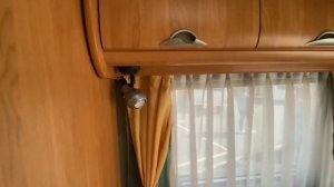 Hobby Excellent Easy 450 - немецкий кемпер 2004 года с двумя комнатами отдыха и санузлом посередине