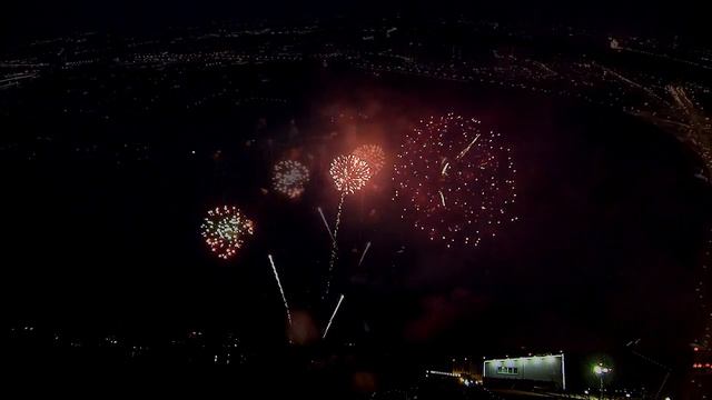 Яркий фейерверк в честь Дня рождения яркого певца Ф. Киркорова, 01.05.2016, Московская область. смотреть онлайн