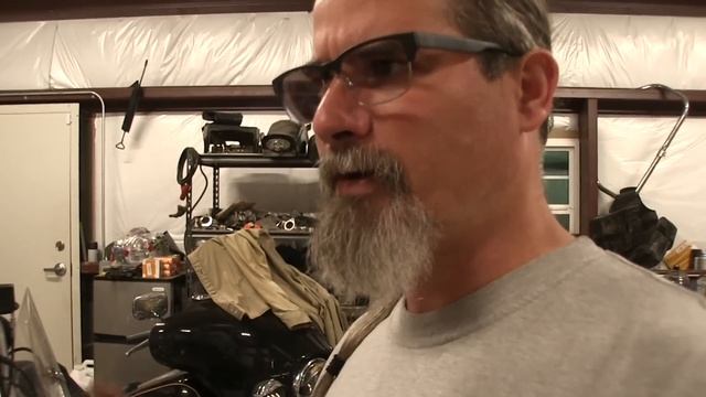 Why BUILD A Stock HARLEY Davidson 883 SPORTSTER Instead Of A HARLEY Sportster CHOPPER Or BOBBER??? смотреть онлайн