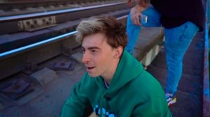 ПОДБРОСЬ И СЛОВИ ТЕЛЕФОН ЧЕЛЛЕНДЖ!**НА МОСТУ**