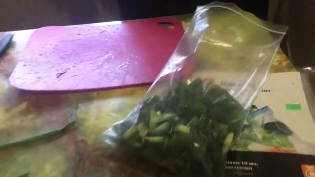 Зимой будет что есть)))) заморозка лука))) смотреть онлайн