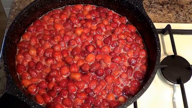 Как варить клубничное варенье, чтобы все ягодки были целые. смотреть онлайн